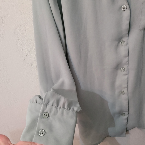 Who What Wear Loose fit women's stylish button down shirts - Picture 4 of 8